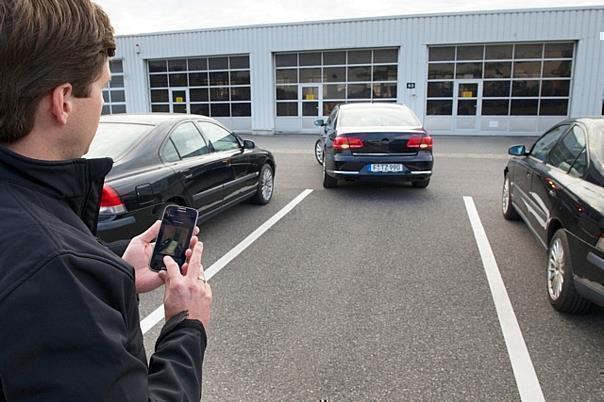  In Zukunft muss sich der Fahrer beim Einparken nicht einmal mehr im Fahrzeug befinden Foto: Continental/dpp-AutoReporter